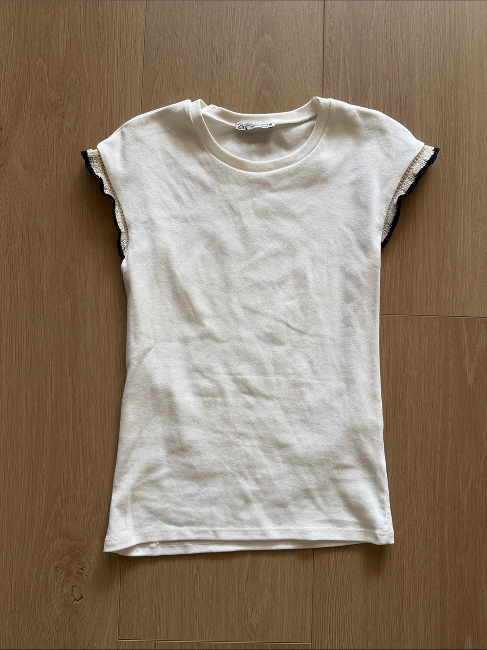 Women’s Cream Short-Sleeve Ruffle-Trim Tee